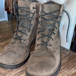 Born soft leather boots